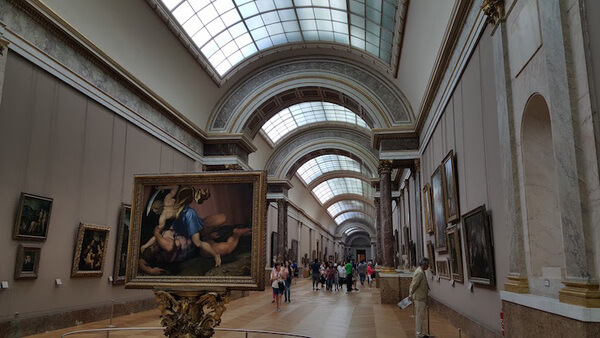 museu do Louvre interno